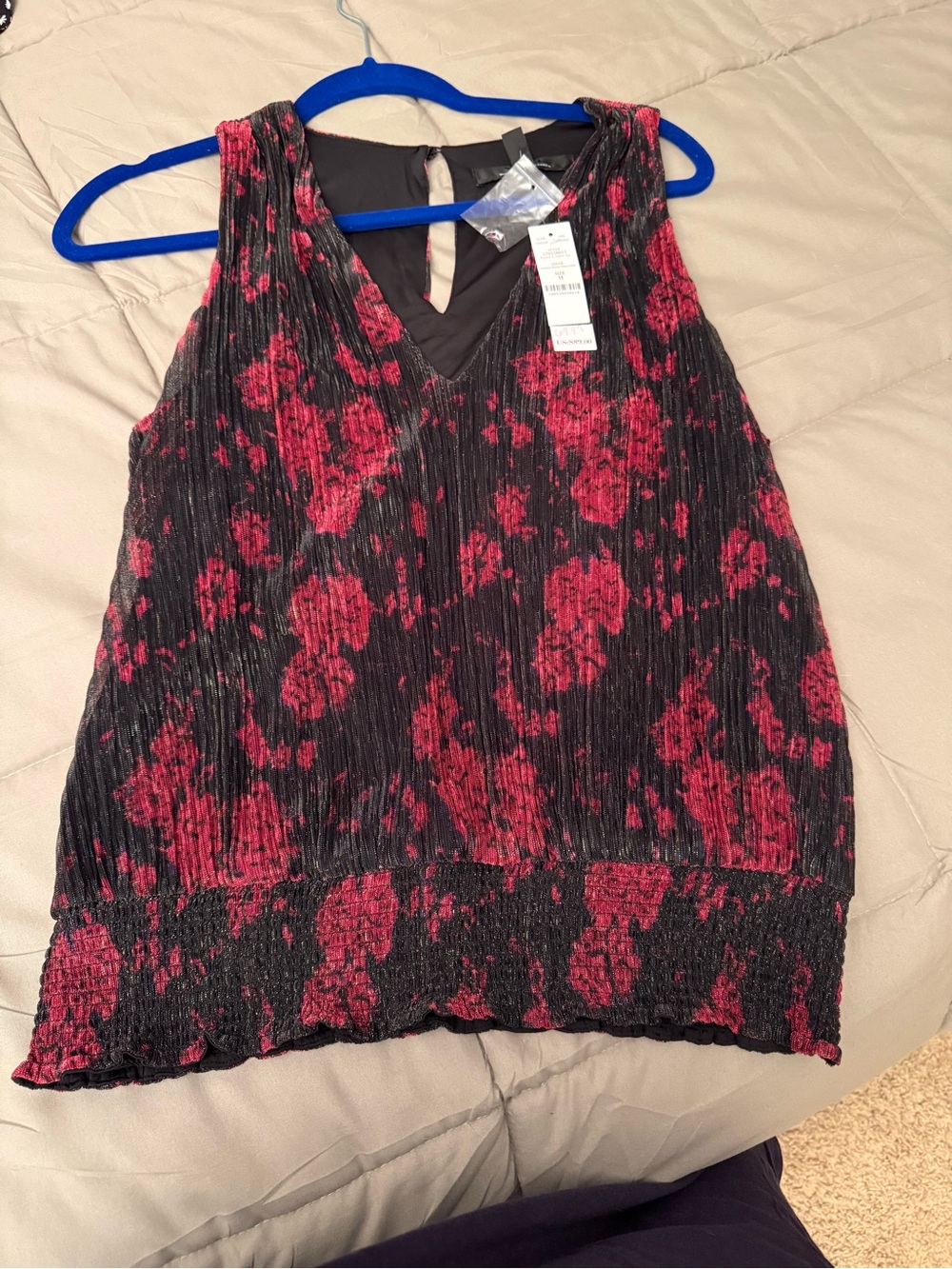 White House Black Market Black and Red Floral V-Neck Sleeveless Top